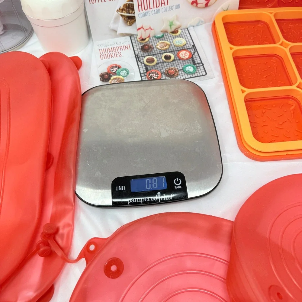 Lot of Pampered Chef Kitchen goodies Digital Scale Manual Chopper Silicone Lids